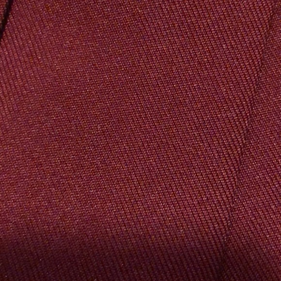 Maroon pleated skirt with under shorts - Picture 3 of 3